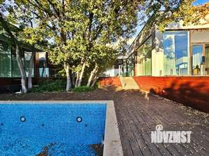 Дом 700м&sup2;, 3-этажный, участок 12 сот.  