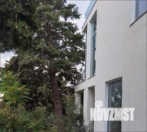 Коттедж 1400м&sup2;, 3-этажный, участок 21 сот.  