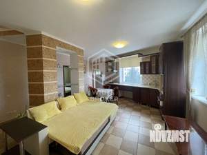 Дом 164м&sup2;, 3-этажный, участок 1 сот.  