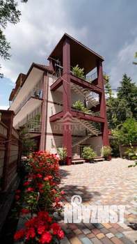 Дом 600м&sup2;, 3-этажный, участок 6 сот.  