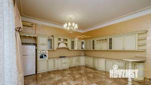 Дом 708м&sup2;, 3-этажный, участок 21 сот.  