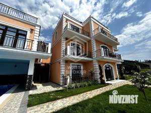 Дом 500м², 3-этажный, участок 6 сот.  