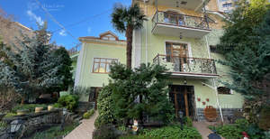 Дом 440м², 3-этажный, участок 10 сот.  