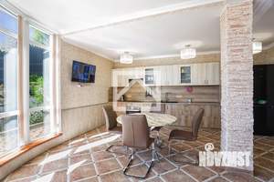 Дом 430м&sup2;, 2-этажный, участок 8 сот.  