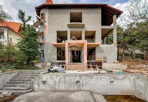 Дом 650м², 3-этажный, участок 30 сот.  