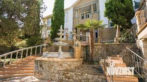 Дом 400м&sup2;, 2-этажный, участок 20 сот.  