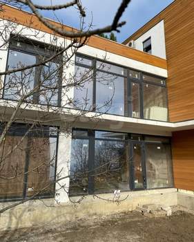 Дом 306м&sup2;, 3-этажный, участок 4 сот.  