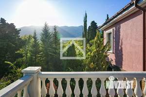 Дом 689м&sup2;, 3-этажный, участок 15 сот.  