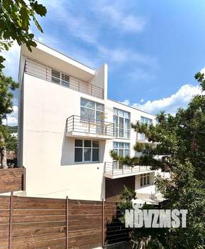 Дом 200м&sup2;, 3-этажный, участок 3 сот.  