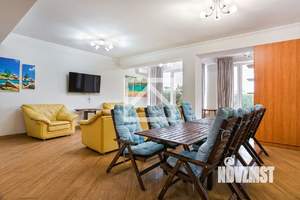 Таунхаус 270м&sup2;, 3-этажный, участок 1 сот.  