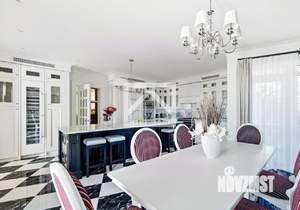 Дом 830м&sup2;, 4-этажный, участок 10 сот.  