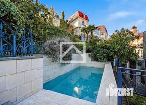 Дом 320м&sup2;, 3-этажный, участок 10 сот.  