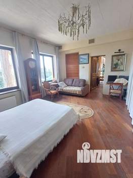 Дом 580м², 3-этажный, участок 25 сот.  