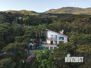 Дом 300м&sup2;, 4-этажный, участок 4 сот.  