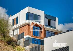 Дом 240м&sup2;, 3-этажный, участок 4 сот.  