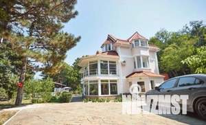 Дом 230м&sup2;, 3-этажный, участок 22 сот.  