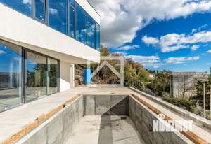 Дом 545м², 3-этажный, участок 10 сот.  