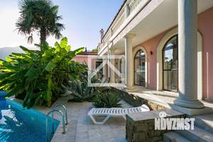 Дом 689м&sup2;, 3-этажный, участок 15 сот.  