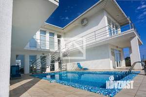 Дом 440м&sup2;, 3-этажный, участок 7 сот.  