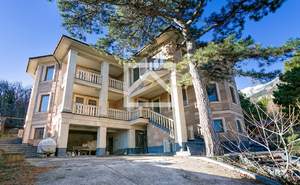 Дом 504м&sup2;, 3-этажный, участок 14 сот.  