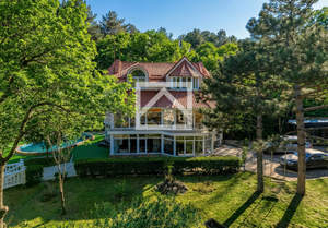 Дом 690м&sup2;, 2-этажный, участок 12 сот.  