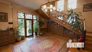 Дом 440м², 3-этажный, участок 10 сот.  
