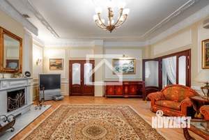 Дом 528м&sup2;, 3-этажный, участок 17 сот.  