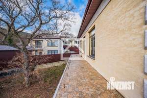 Коттедж 300м&sup2;, 3-этажный, участок 6 сот.  