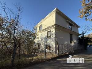 Дом 499м&sup2;, 4-этажный, участок 10 сот.  