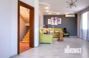 Дом 256м², 3-этажный, участок 7 сот.  