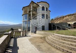 Дом 900м&sup2;, 4-этажный, участок 20 сот.  