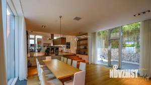 Дом 703м&sup2;, 2-этажный, участок 12 сот.  