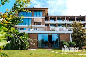 Дом 1000м&sup2;, 3-этажный, участок 16 сот.  