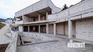 Дом 1077м&sup2;, 3-этажный, участок 13 сот.  