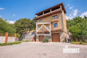 Дом 515м&sup2;, 3-этажный, участок 30 сот.  