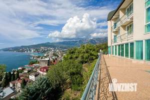 Дом 1680м&sup2;, 4-этажный, участок 32 сот.  