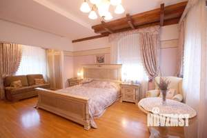 Дом 450м&sup2;, 3-этажный, участок 47 сот.  