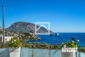 Дом 1307м&sup2;, 4-этажный, участок 50 сот.  