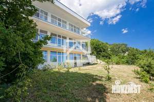 Дом 297м&sup2;, 3-этажный, участок 12 сот.  