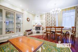 Дом 347м&sup2;, 2-этажный, участок 6 сот.  