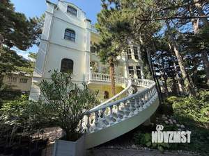 Дом 700м², 4-этажный, участок 9 сот.  