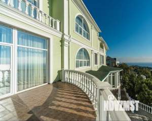 Дом 770м&sup2;, 3-этажный, участок 22 сот.  