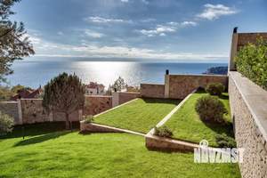 Дом 2890м&sup2;, 5-этажный, участок 110 сот.  