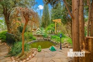 Дом 365м&sup2;, 3-этажный, участок 20 сот.  