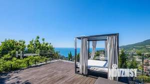 Дом 703м&sup2;, 2-этажный, участок 12 сот.  