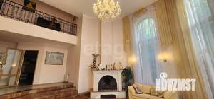 Дом 696м², 3-этажный, участок 6 сот.  