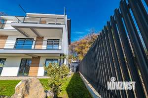 Дом 326м&sup2;, 3-этажный, участок 8 сот.  