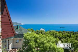 Дом 581м&sup2;, 3-этажный, участок 5 сот.  