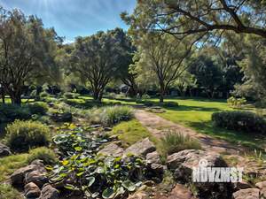 Дом 630м&sup2;, 3-этажный, участок 15 сот.  