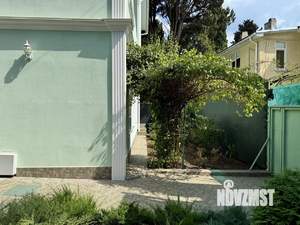 Дом 185м&sup2;, 2-этажный, участок 3 сот.  